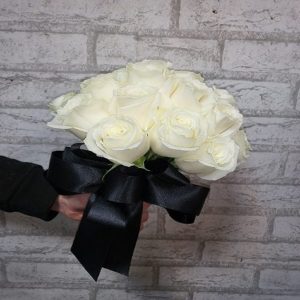 Bride Hand tied 02