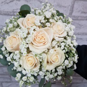 Bride hand tied 07