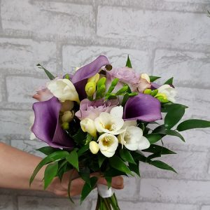 Bride hand tied 05